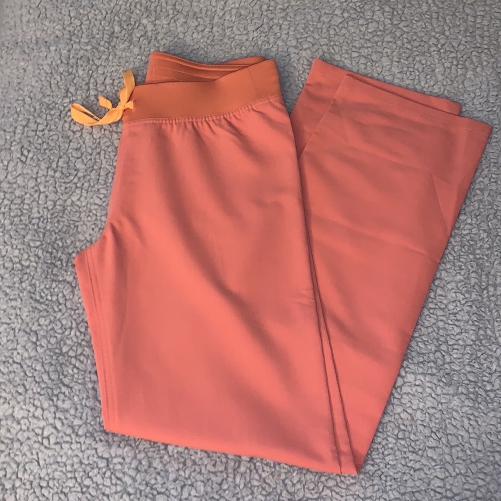 FIGS CORAL LIVINGSTON XS NEW!!